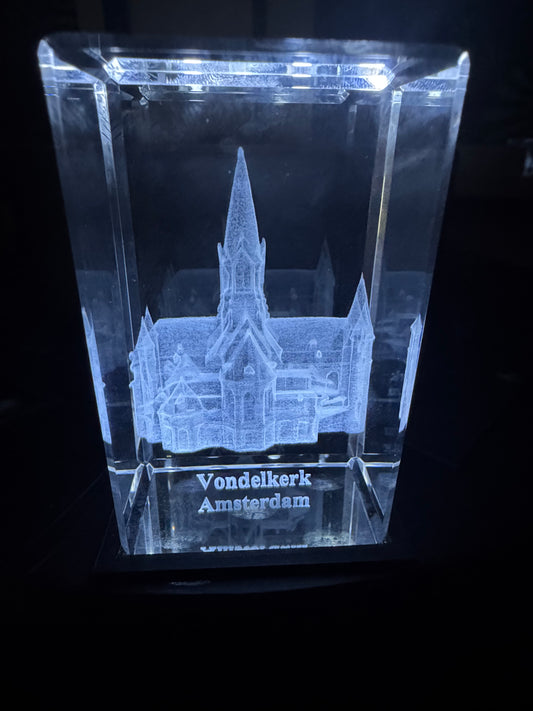 K9 Kristal met Gravure Vondelkerk – 50 × 50 × 80 mm